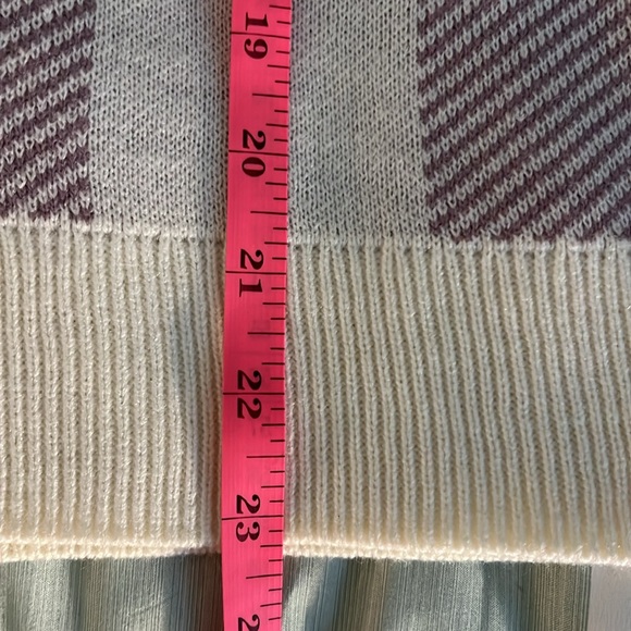 NWT H & M Lightweight (Light Purple and Off-White) Sleeveless Vest. Size: Small. - Picture 9 of 14